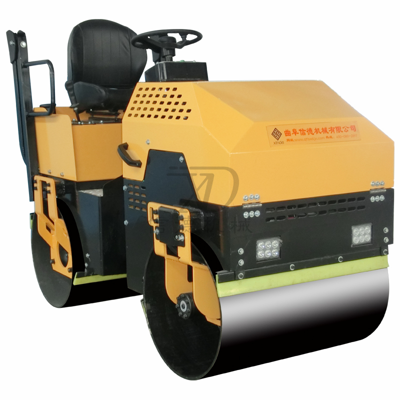 2.0T型雙驅(qū)壓路機.jpg